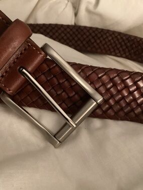 Genuine leather Mens belt.  VTG Woven Leather in Chestnut NWTS